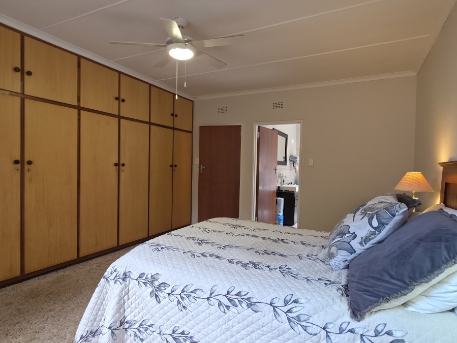 6 Bedroom Property for Sale in Jeffreys Bay Central Eastern Cape